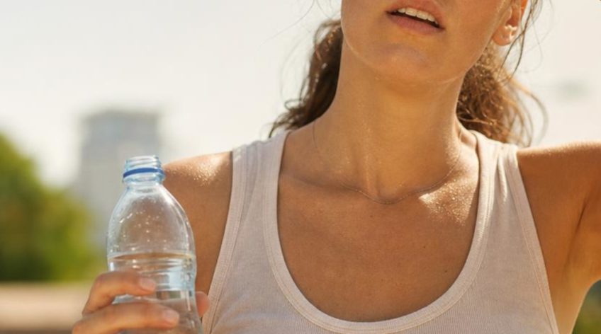 Come riconoscere e prevenire colpo di calore e disidratazione. Consigli utili e prodotti disponibili in farmacia.