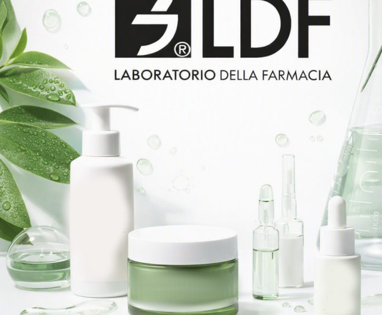 Alla Farmacia Stefanelli trovi la linea Laboratorio della Farmacia, formulata con attivi selezionati, texture sensoriali e risultati visibili.